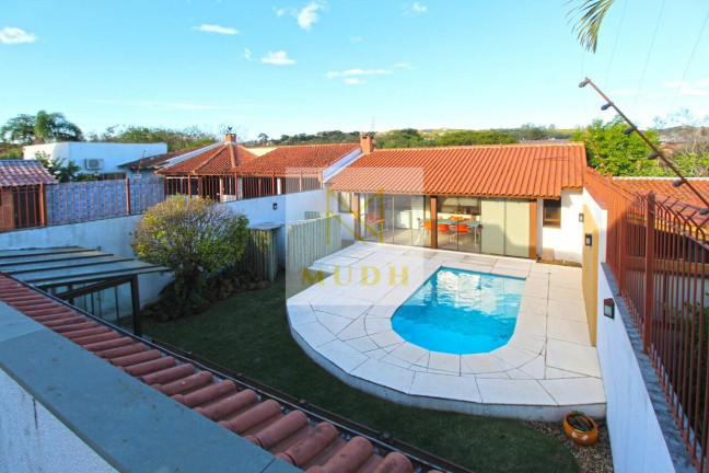 Imagem Casa com 4 Quartos à Venda, 300 m² em Ipanema - Porto Alegre Imagem Casa com 4 Quartos à Venda, 300 m² em Ipanema - Porto Alegre