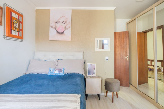Imagem Casa com 2 Quartos à Venda, 127 m² em Vila Nova - Porto Alegre Imagem Casa com 2 Quartos à Venda, 127 m² em Vila Nova - Porto Alegre