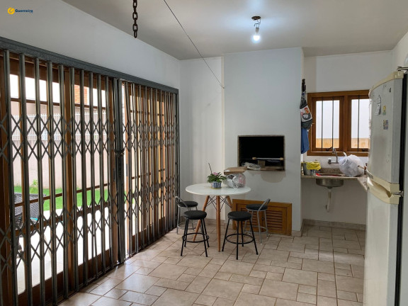 Imagem Casa com 3 Quartos à Venda, 318 m² em Trindade - Florianópolis Imagem Casa com 3 Quartos à Venda, 318 m² em Trindade - Florianópolis