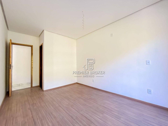 Imagem Casa com 4 Quartos à Venda, 216 m² em Granja Guarani - Teresópolis