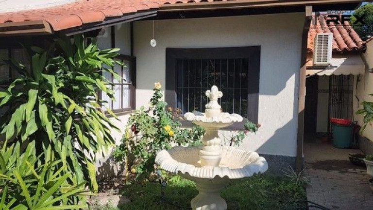 Casa com 5 Quartos à Venda, 210 m² em Piratininga - Niterói