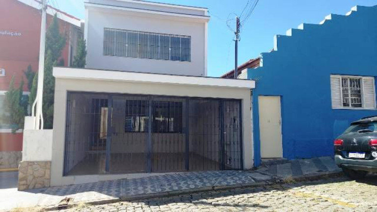 Sobrado com 3 Quartos para Alugar, 207 m² em Centro - Atibaia