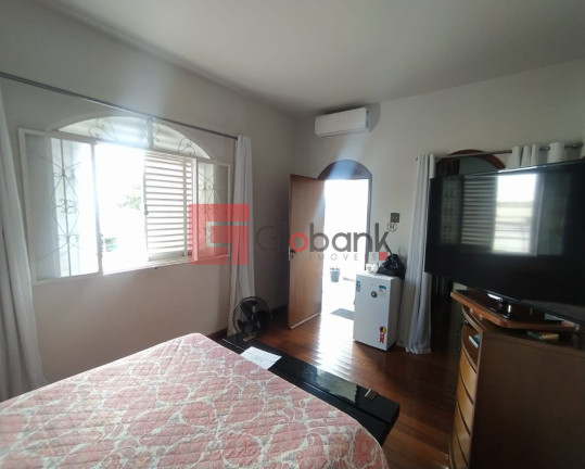 Imagem Casa com 3 Quartos à Venda, 250 m² em Centro - Montes Claros Imagem Casa com 3 Quartos à Venda, 250 m² em Centro - Montes Claros
