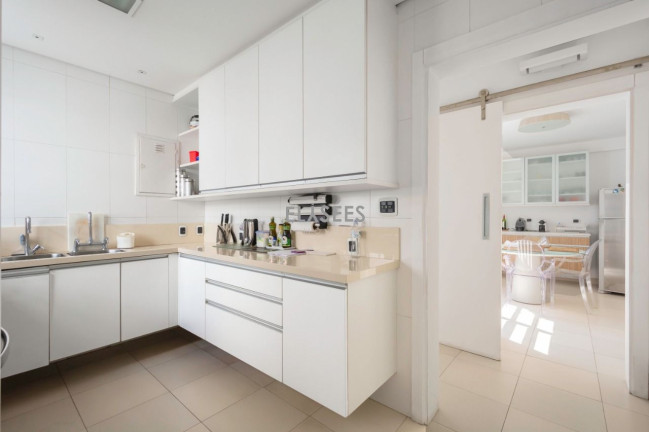 Imagem Sobrado com 3 Quartos à Venda, 300 m² em Jardim Europa - São Paulo Imagem Sobrado com 3 Quartos à Venda, 300 m² em Jardim Europa - São Paulo