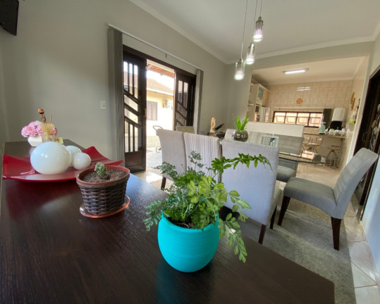 Imagem Casa com 3 Quartos à Venda, 238 m² em Vila Nova - Joinville