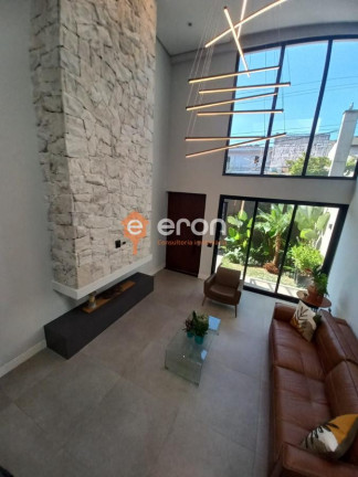 Casa com 3 Quartos à Venda, 377 m²