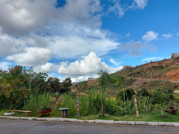 Imagem Sobrado com 3 Quartos à Venda, em Jardim Centenário - Poços De Caldas Imagem Sobrado com 3 Quartos à Venda, em Jardim Centenário - Poços De Caldas