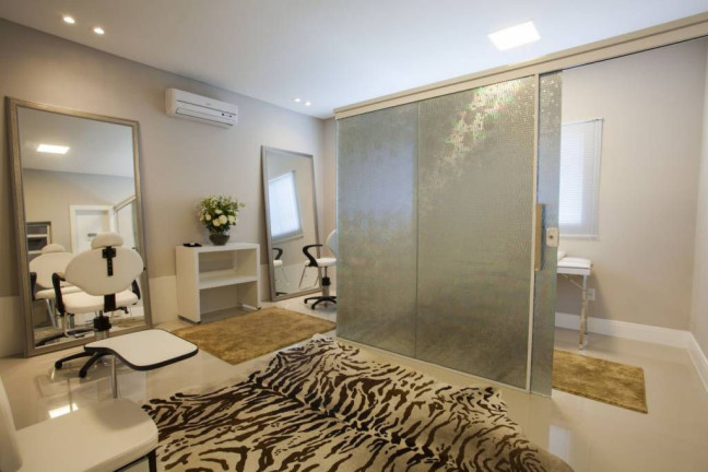 Imagem Apartamento com 3 Quartos à Venda, 131 m² em Centro - Balneário Camboriú Imagem Apartamento com 3 Quartos à Venda, 131 m² em Centro - Balneário Camboriú