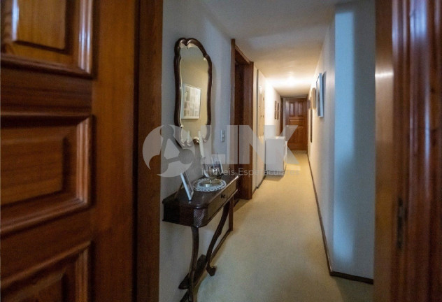 Imagem Apartamento com 3 Quartos à Venda, 244 m² em Moinhos De Vento - Porto Alegre Imagem Apartamento com 3 Quartos à Venda, 244 m² em Moinhos De Vento - Porto Alegre