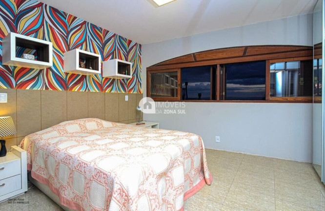 Imagem Casa com 4 Quartos à Venda, 648 m² Imagem Casa com 4 Quartos à Venda, 648 m²