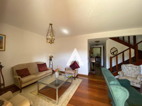 Imagem Casa com 5 Quartos à Venda, 300 m² em Comary - Teresópolis Imagem Casa com 5 Quartos à Venda, 300 m² em Comary - Teresópolis