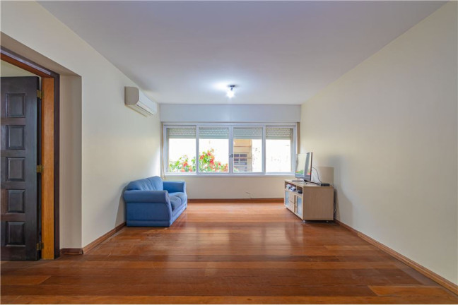 Imagem Imóvel com 3 Quartos à Venda, em Auxiliadora - Porto Alegre Imagem Imóvel com 3 Quartos à Venda, em Auxiliadora - Porto Alegre