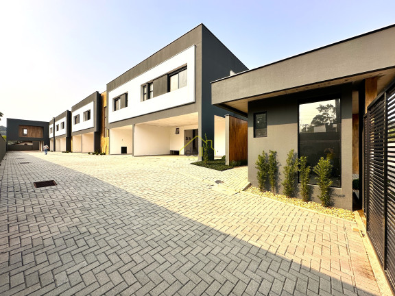 Imagem Casa com 3 Quartos à Venda, 183 m² em Glória - Joinville Imagem Casa com 3 Quartos à Venda, 183 m² em Glória - Joinville