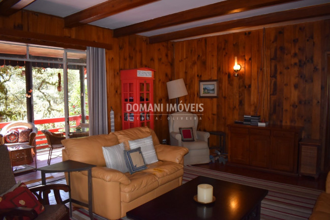 Imagem Casa com 4 Quartos à Venda, 340 m² em Região De Descansópolis - Campos Do Jordão Imagem Casa com 4 Quartos à Venda, 340 m² em Região De Descansópolis - Campos Do Jordão