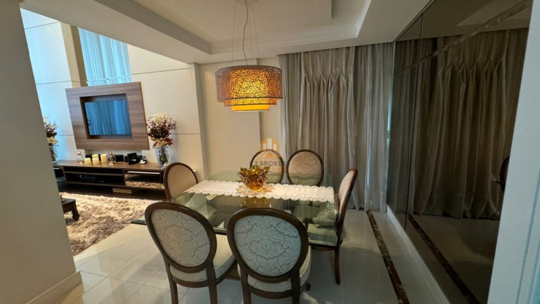 Imagem Imóvel com 3 Quartos à Venda, 223 m² em Centro - Balneário Camboriú Imagem Imóvel com 3 Quartos à Venda, 223 m² em Centro - Balneário Camboriú
