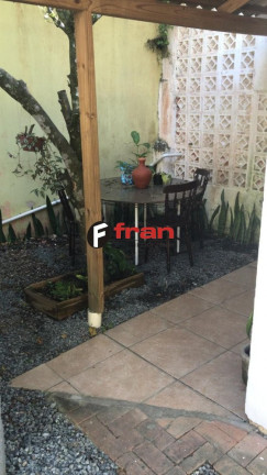 Imagem Casa com 6 Quartos à Venda, 200 m² em Córrego Grande - Florianópolis Imagem Casa com 6 Quartos à Venda, 200 m² em Córrego Grande - Florianópolis