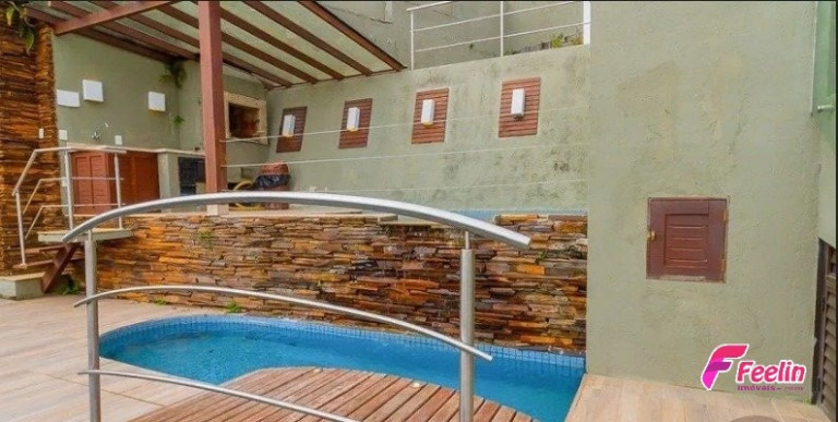 Imagem Casa com 4 Quartos à Venda, 184 m² em Agronômica - Florianópolis Imagem Casa com 4 Quartos à Venda, 184 m² em Agronômica - Florianópolis
