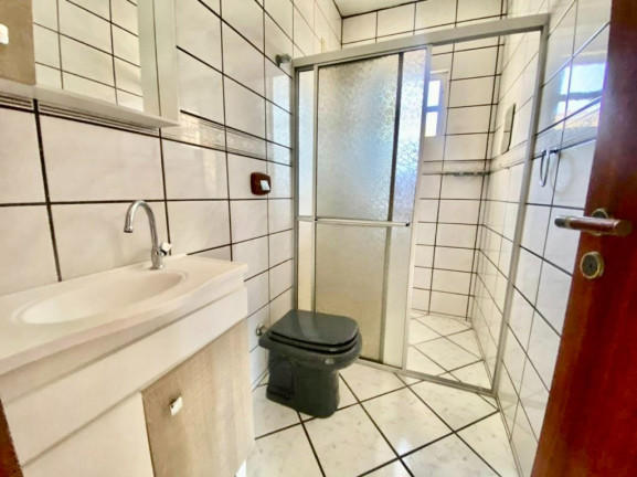 Imagem Casa com 3 Quartos à Venda, 264 m² em Kobrasol - São José