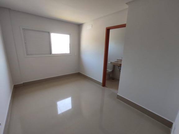 Imagem Imóvel com 
            	3             Quartos à Venda, 131 m² em 
            	Sitios Santa Luzia             - 
            	Aparecida De Goiania            