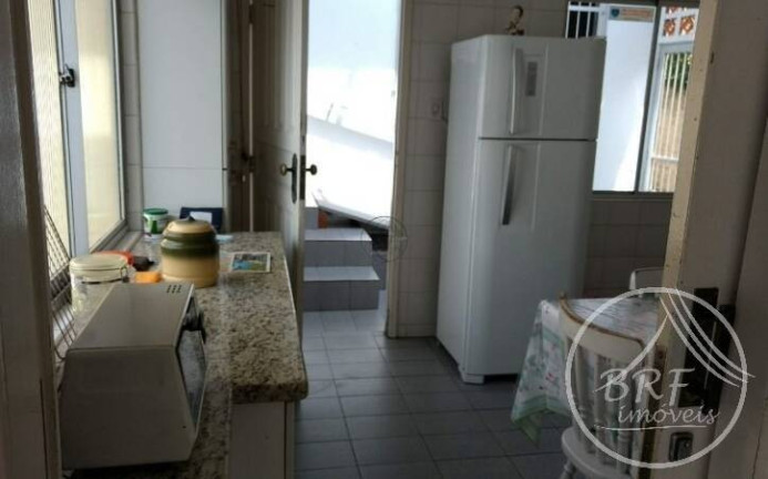 Imagem Casa com 6 Quartos à Venda, 196 m² em Balneário - Florianópolis Imagem Casa com 6 Quartos à Venda, 196 m² em Balneário - Florianópolis