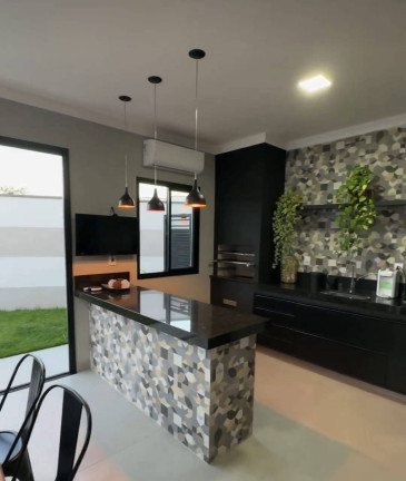 Imagem Casa com 3 Quartos à Venda, 350 m² em Taubaté Imagem Casa com 3 Quartos à Venda, 350 m² em Taubaté