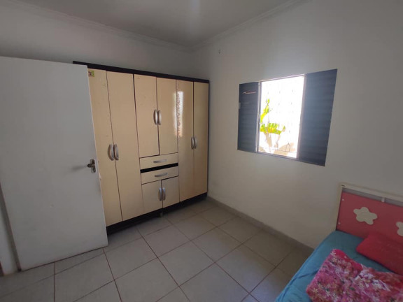 Imagem Imóvel com 
            	4             Quartos à Venda, 130 m² em 
            	Parque Santa Cruz             - 
            	Goiania            