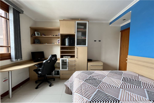 Imóvel com 3 Quartos à Venda,  em Passo Da Areia - Porto Alegre