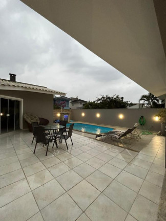 Imagem Casa com 3 Quartos à Venda, 240 m² em Pedra Branca - Palhoça Imagem Casa com 3 Quartos à Venda, 240 m² em Pedra Branca - Palhoça