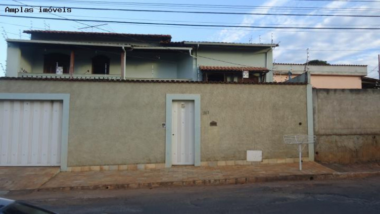 Imagem Casa com 3 Quartos à Venda, 150 m² em Centro - Mateus Leme Imagem Casa com 3 Quartos à Venda, 150 m² em Centro - Mateus Leme