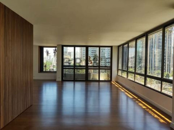 Apartamento com 3 Quartos para Alugar, 225 m² em Itaim Bibi - São Paulo