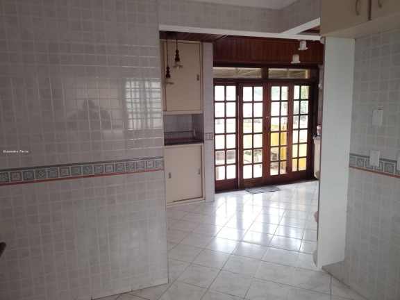 Apartamento com 3 Quartos para Alugar, 100 m² em Centro - São Sebastião