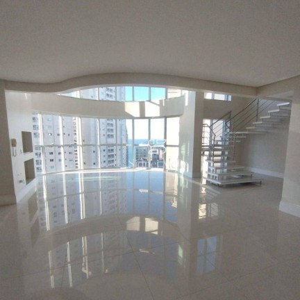 Imagem Imóvel com 4 Quartos à Venda, 239 m² em Quadra Mar Centro - Balneário Camboriú Imagem Imóvel com 4 Quartos à Venda, 239 m² em Quadra Mar Centro - Balneário Camboriú