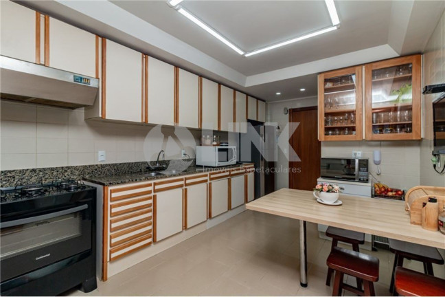 Imagem Imóvel com 4 Quartos à Venda, 396 m² em Jardim Lindóia - Porto Alegre Imagem Imóvel com 4 Quartos à Venda, 396 m² em Jardim Lindóia - Porto Alegre