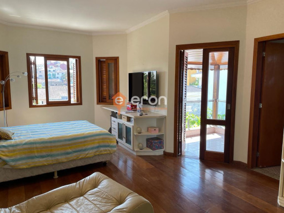 Imagem Casa com 3 Quartos à Venda, 439 m²