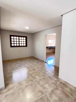 Imagem Casa com 3 Quartos à Venda, 243 m² em Parque Das Laranjeiras Acréscimo - Goiânia