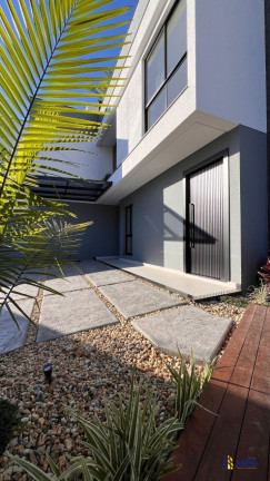 Sobrado com 4 Quartos à Venda, 244 m² em Terras Altas - Camboriú