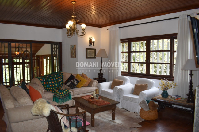 Imagem Casa com 4 Quartos à Venda, 210 m² em Região De Capivari - Campos Do Jordão Imagem Casa com 4 Quartos à Venda, 210 m² em Região De Capivari - Campos Do Jordão