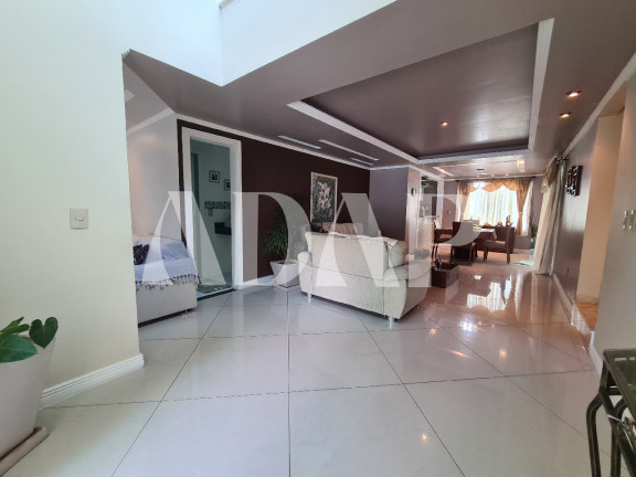 Imagem Casa com 4 Quartos à Venda, 300 m² em Vargem Grande - Rio De Janeiro