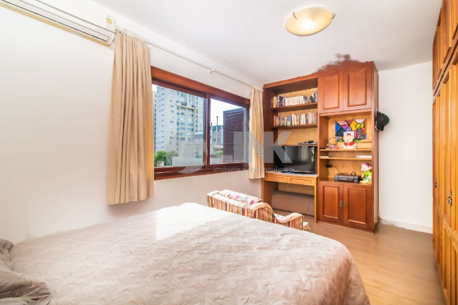 Imagem Imóvel com 3 Quartos à Venda, 225 m² em Auxiliadora - Porto Alegre Imagem Imóvel com 3 Quartos à Venda, 225 m² em Auxiliadora - Porto Alegre