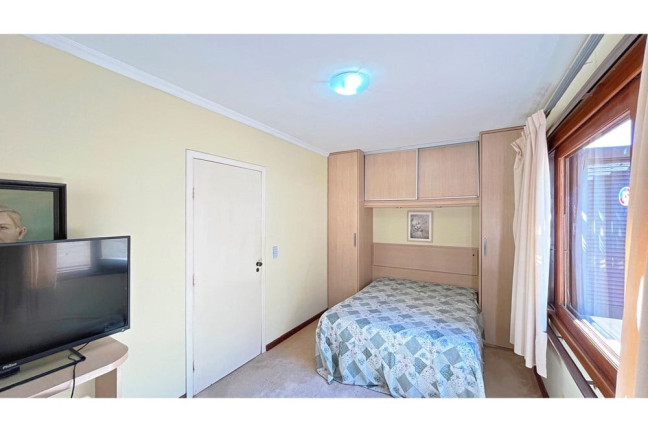 Imagem Casa com 3 Quartos à Venda, 229 m² em Ipanema - Porto Alegre Imagem Casa com 3 Quartos à Venda, 229 m² em Ipanema - Porto Alegre