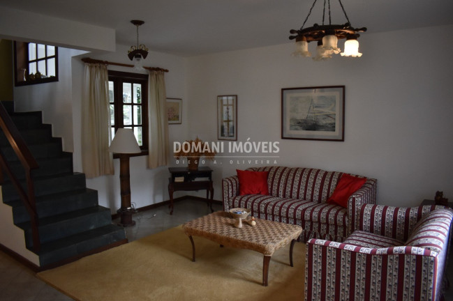 Imagem Casa com 4 Quartos à Venda, 205 m² em Região Do Alto Do Capivari - Campos Do Jordão Imagem Casa com 4 Quartos à Venda, 205 m² em Região Do Alto Do Capivari - Campos Do Jordão