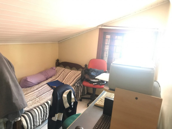Imagem Casa com 4 Quartos à Venda, 230 m² em Jardim Itu - Porto Alegre