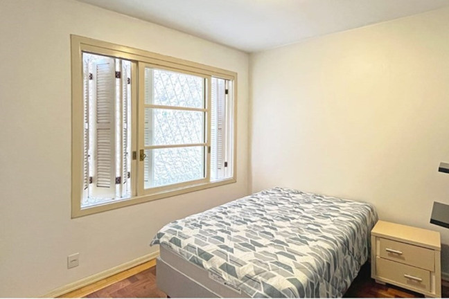 Imagem Imóvel com 3 Quartos à Venda, 100 m² em São João - Porto Alegre Imagem Imóvel com 3 Quartos à Venda, 100 m² em São João - Porto Alegre