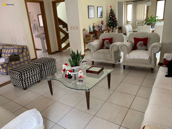 Casa com 3 Quartos à Venda, 318 m² em Trindade - Florianópolis