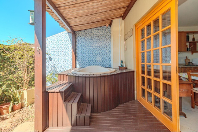 Imagem Casa com 3 Quartos à Venda, 160 m² em Chácara Das Pedras - Porto Alegre Imagem Casa com 3 Quartos à Venda, 160 m² em Chácara Das Pedras - Porto Alegre