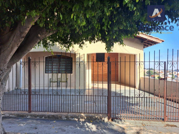 Casa com 3 Quartos à Venda, 274 m² em Santo Antônio - Louveira