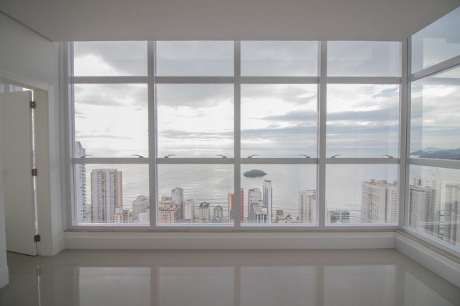Imagem Imóvel com 4 Quartos à Venda,  em Centro - Balneário Camboriú