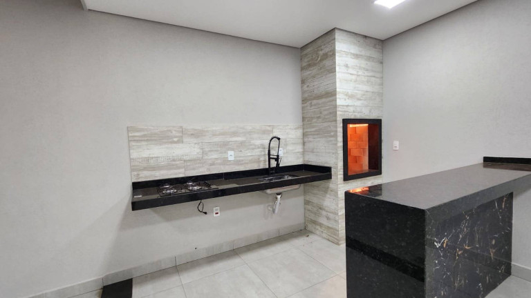 Imagem Casa com 3 Quartos à Venda, 157 m² em Botucatu