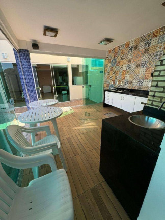 Imagem Casa com 7 Quartos à Venda, 378 m² em Itaipu - Niterói Imagem Casa com 7 Quartos à Venda, 378 m² em Itaipu - Niterói