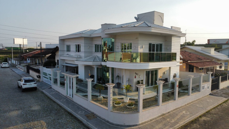 Imagem Casa com 3 Quartos à Venda, 280 m² em Centro - Barra Velha Imagem Casa com 3 Quartos à Venda, 280 m² em Centro - Barra Velha